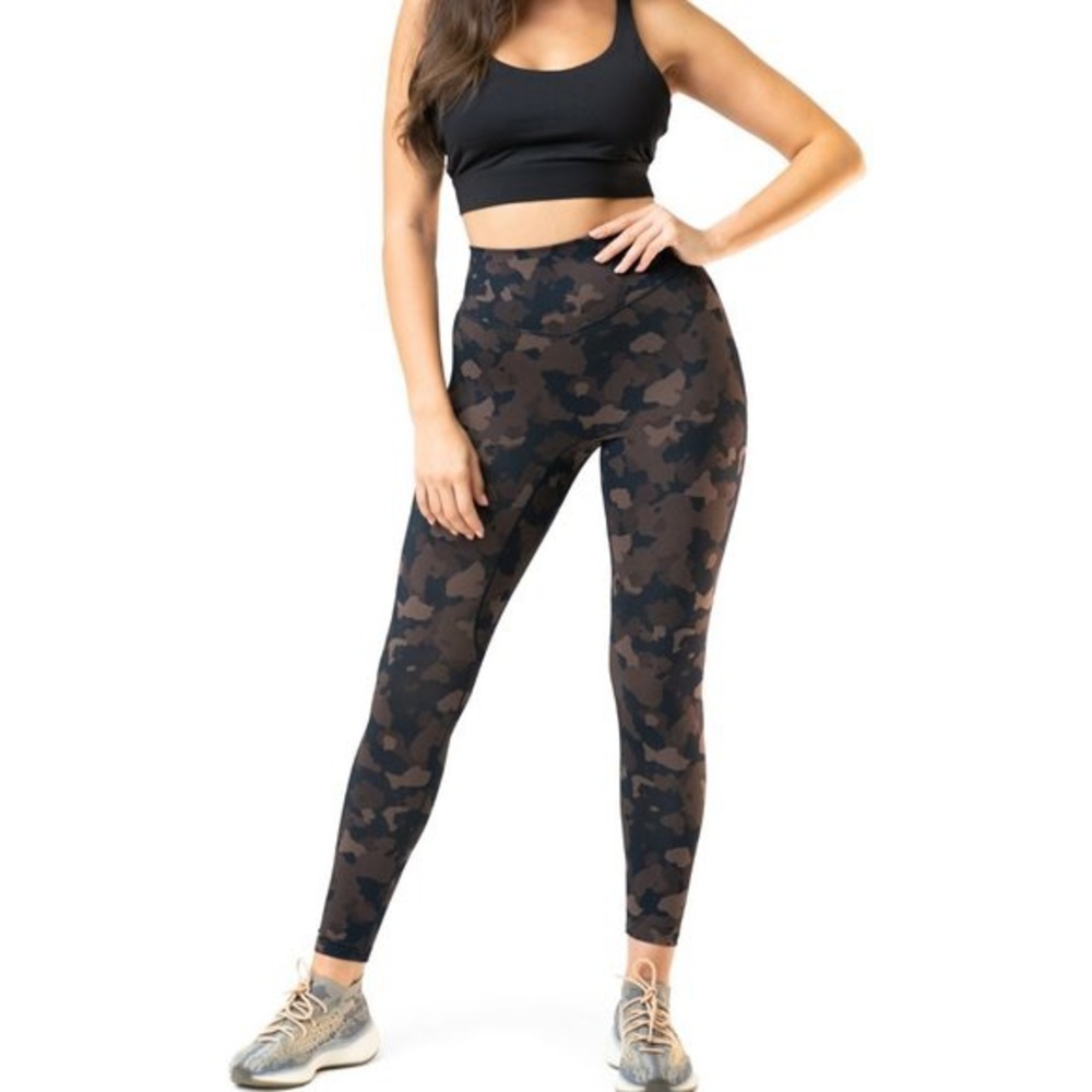 SOLD BALANCE ATHLETICA BASE CAMP LEGGINGS